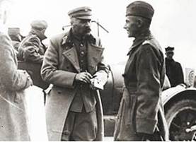 https://upload.wikimedia.org/wikipedia/commons/thumb/8/8a/Pilsudski_and_Rydz-Smigly.jpg/260px-Pilsudski_and_Rydz-Smigly.jpg