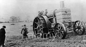 Soldiers with a Daimler-Foster tractor, WW1 Stock Photo